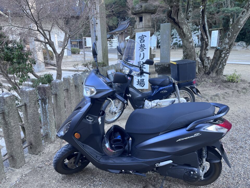 四條畷神社のバイク駐車場