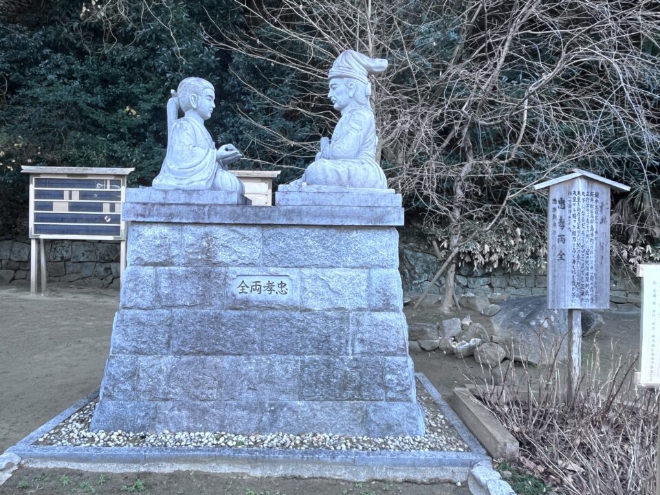 「桜井の別れ」の石像