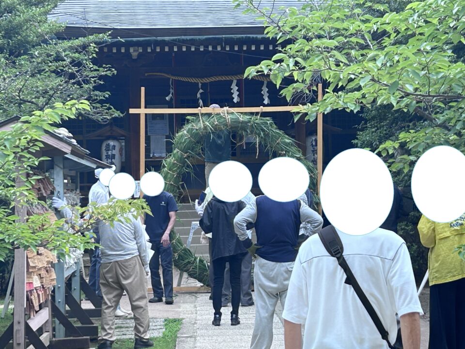 意賀美神社の茅の輪の準備中の様子