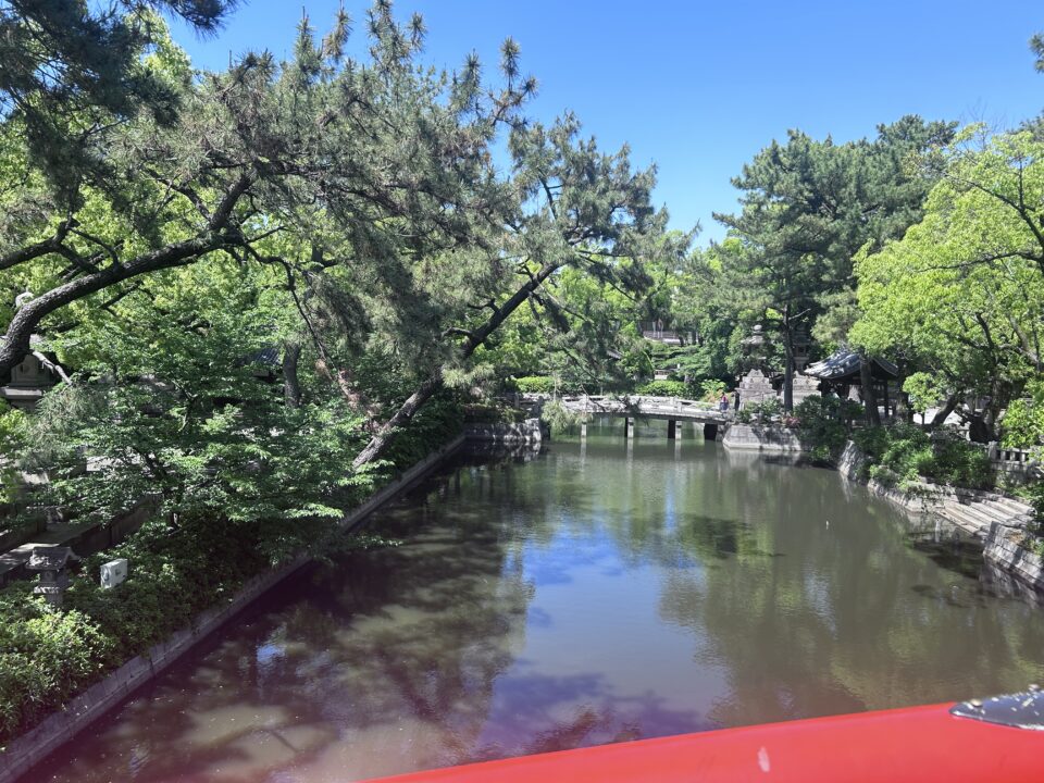 住吉大社の太鼓橋に上ったところから見た風景