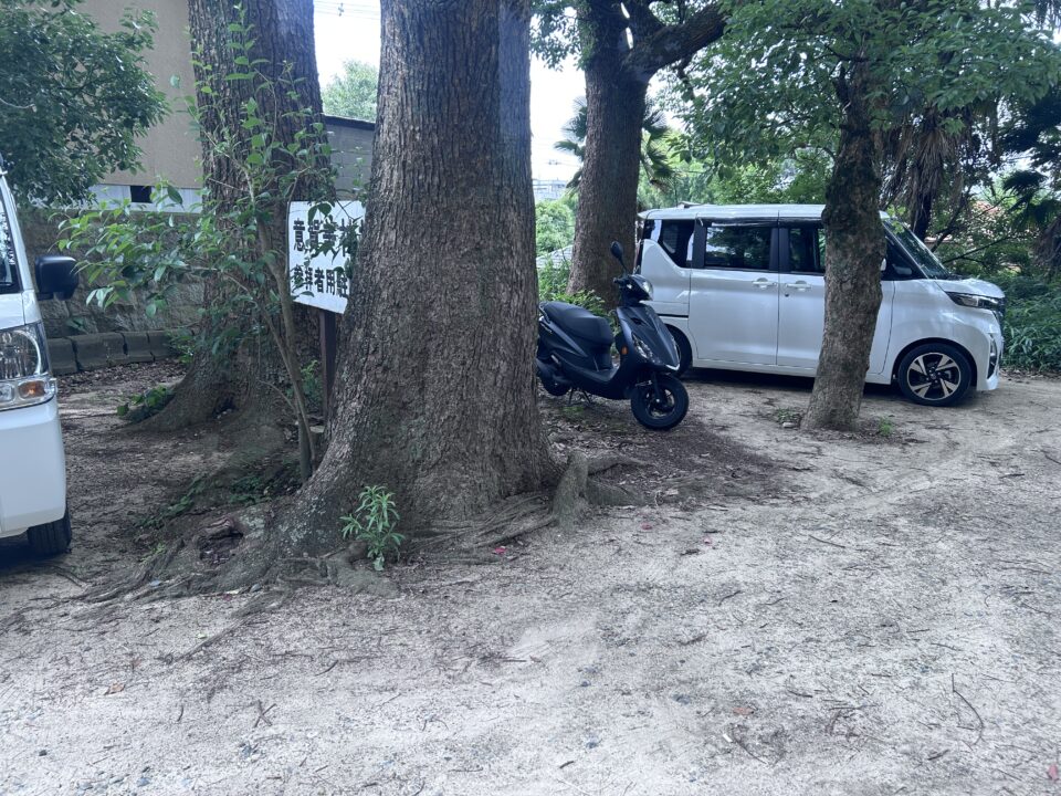 意賀美神社の駐車場に停めたバイク